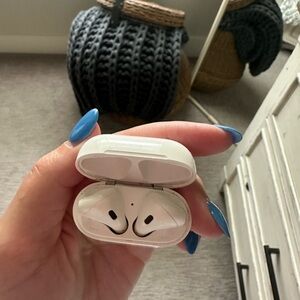 Apple AirPods - Fully Functional